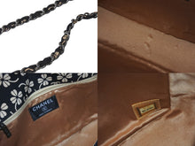 Load image into Gallery viewer, 極美品 CHANEL シャネル チェーンショルダーバッグ マトラッセ 6番台 ココマーク クローバー ブラック ベージュ 中古 58437