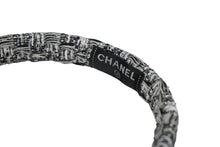 Load image into Gallery viewer, 新品同様 CHANEL シャネル イヤーマフ ココマーク ツイード ホワイト マルチカラー ファー 箱付き 中古 58467