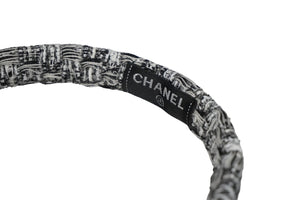 新品同様 CHANEL シャネル イヤーマフ ココマーク ツイード ホワイト マルチカラー ファー 箱付き 中古 58467