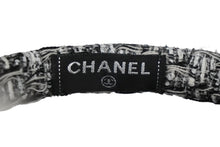 Load image into Gallery viewer, 新品同様 CHANEL シャネル イヤーマフ ココマーク ツイード ホワイト マルチカラー ファー 箱付き 中古 58467