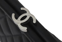 Load image into Gallery viewer, CHANEL シャネル マトラッセ がま口 クラッチバッグ ポーチ 13番台 ブラック ラムスキン シルバー金具 美品 中古 58470