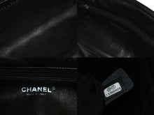 Load image into Gallery viewer, CHANEL シャネル マトラッセ がま口 クラッチバッグ ポーチ 13番台 ブラック ラムスキン シルバー金具 美品 中古 58470