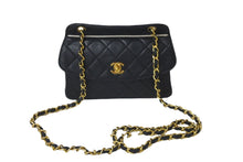 Load image into Gallery viewer, CHANEL シャネル ショルダーバッグ マトラッセ 1番台 ラムスキン 半丸フラップ ブラック ポーチ付き 美品 中古 58476