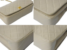 Load image into Gallery viewer, CHANEL シャネル ショルダーバッグ フルフラップ マトラッセ23CM 1番台 ベージュ ラムスキン ゴールド金具 美品 中古 58478