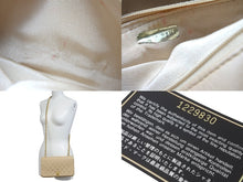 Load image into Gallery viewer, CHANEL シャネル ショルダーバッグ フルフラップ マトラッセ23CM 1番台 ベージュ ラムスキン ゴールド金具 美品 中古 58478