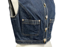 Load image into Gallery viewer, CHANEL シャネル デニムベスト クロップド ココマークボタン P06833V04732 インディゴ シルバー サイズ40 美品 中古 58487