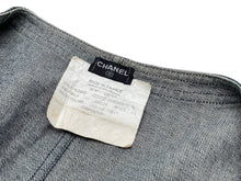 Load image into Gallery viewer, CHANEL シャネル デニムベスト クロップド ココマークボタン P06833V04732 インディゴ シルバー サイズ40 美品 中古 58487