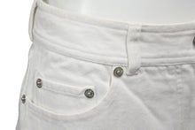Load image into Gallery viewer, CHANEL シャネル ココマーク デニム ショートパンツ ホワイト PO6743V04640 ロゴ ステッチ ボトムス サイズ38 美品 中古 58489