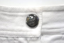 Load image into Gallery viewer, CHANEL シャネル ココマーク デニム ショートパンツ ホワイト PO6743V04640 ロゴ ステッチ ボトムス サイズ38 美品 中古 58489