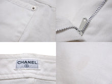 Load image into Gallery viewer, CHANEL シャネル ココマーク デニム ショートパンツ ホワイト PO6743V04640 ロゴ ステッチ ボトムス サイズ38 美品 中古 58489
