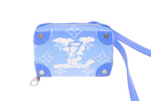 Load image into Gallery viewer, LOUIS VUITTON ルイヴィトン M45440 ソフトトランク ネックレス ウォレット モノグラムクラウズ ヴァージル ブルー 美品 中古 58492