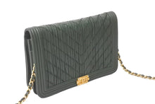 Load image into Gallery viewer, CHANEL シャネル チェーンウォレットショルダーバッグ シェブロン Vステッチ ギャザー加⼯ 25番台 カーフ カーキ 良品 中古 58493
