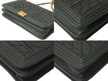Load image into Gallery viewer, CHANEL シャネル チェーンウォレットショルダーバッグ シェブロン Vステッチ ギャザー加⼯ 25番台 カーフ カーキ 良品 中古 58493