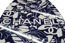 Load image into Gallery viewer, 新品同様 CHANEL シャネル サーフボード スキムボード 総柄 ココマーク ネイビー ホワイト カーボン 中古 58506