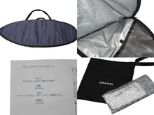 Load image into Gallery viewer, 新品同様 CHANEL シャネル サーフボード スキムボード 総柄 ココマーク ネイビー ホワイト カーボン 中古 58506