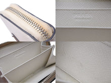 Load image into Gallery viewer, PRADA プラダ コインケース 小銭入れ カードケース 2MM003 三角ロゴプレート 2MM003 牛革 ホワイト シルバー金具 良品 中古 58564