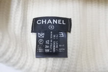 Load image into Gallery viewer, CHANEL シャネル ニットキャップ 帽子 ココマーク 刺繍 リバーシブル コットン ウール アイボリー ブラック 美品 中古 58583