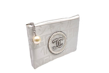 Load image into Gallery viewer, CHANEL シャネル ポーチ アクセサリーポーチ 化粧品入れ 9番台 ナイロンキャンバス パール ホワイト シルバー金具 美品 中古 58599