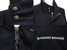 Load image into Gallery viewer, 極美品 CHROME HEARTS クロムハーツ CHプラス 総柄 ナイロン ジャケット ブラック ロゴ プリント ジップ サイズM 美品 中古 58622