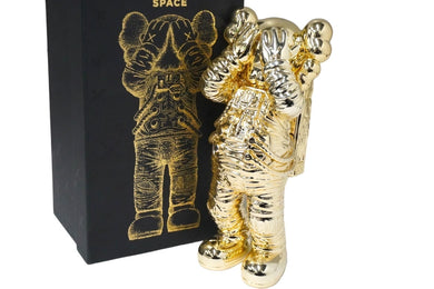 極美品 KAWS カウズ フィギュア Holiday Space ホリデー スペース GOLD ゴールド 中古 58630