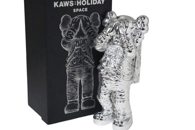 極美品 KAWS カウズ フィギュア Holiday Space ホリデー スペース silver シルバー 中古 58631