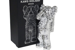 極美品 KAWS カウズ フィギュア Holiday Space ホリデー スペース silver シルバー 中古 58631
