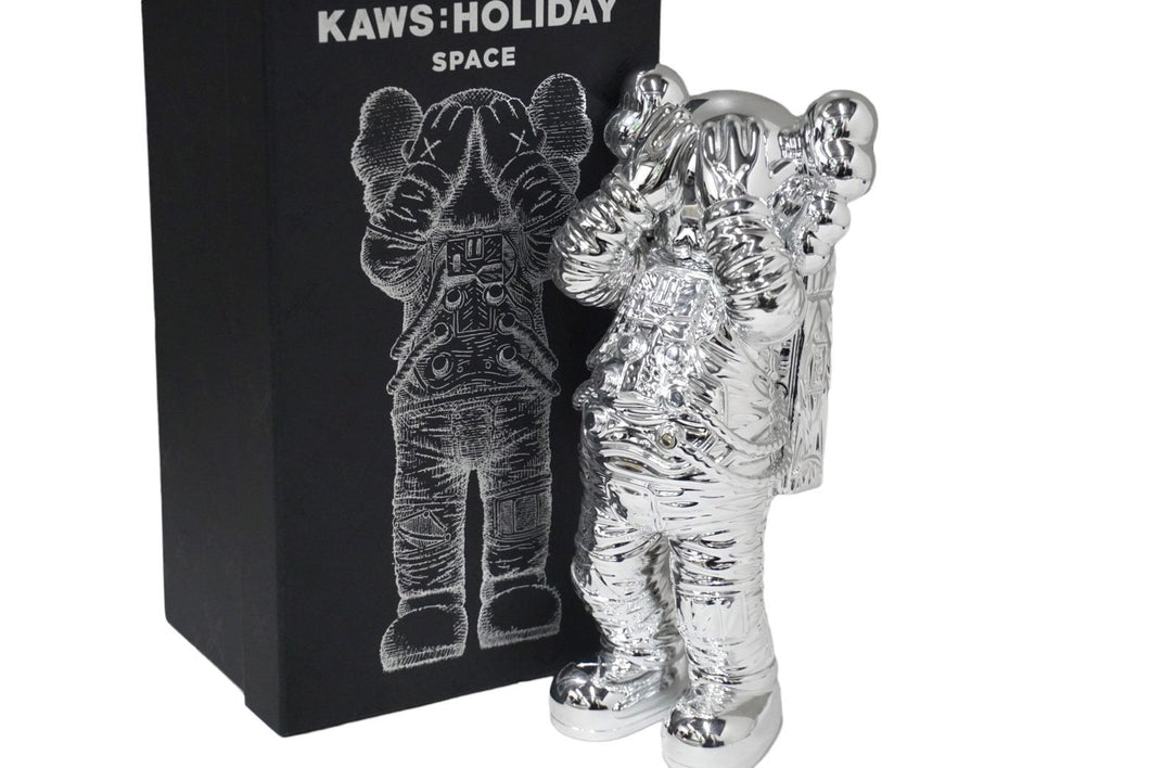 極美品 KAWS カウズ フィギュア Holiday Space ホリデー スペース silver シルバー 中古 58631