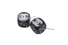 Load image into Gallery viewer, CHANEL シャネル ダイス サイコロ ラインストーン ココマーク ピアス AB0033 B18K ブラック シルバー金具 美品 中古 58636