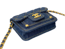 Load image into Gallery viewer, 新品未使用 新作 CHANEL シャネル ミニチェーンショルダーバッグ ココマーク AP3349 デニム ラメ ネイビー ゴールド金具 58666