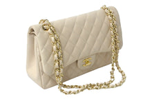 Load image into Gallery viewer, CHANEL シャネル チェーンショルダーバッグ デカマトラッセ ココマーク Wフラップ 15番台 ラムスキン ベージュ 美品 中古 58672