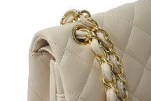 Load image into Gallery viewer, CHANEL シャネル チェーンショルダーバッグ デカマトラッセ ココマーク Wフラップ 15番台 ラムスキン ベージュ 美品 中古 58672