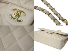 Load image into Gallery viewer, CHANEL シャネル チェーンショルダーバッグ デカマトラッセ ココマーク Wフラップ 15番台 ラムスキン ベージュ 美品 中古 58672