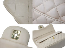 Load image into Gallery viewer, CHANEL シャネル チェーンショルダーバッグ デカマトラッセ ココマーク Wフラップ 15番台 ラムスキン ベージュ 美品 中古 58672