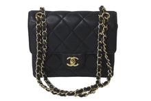 Load image into Gallery viewer, CHANEL シャネル ショルダーバッグ マトラッセチェーンショルダー20 黒 31番台 ゴールド金具 ラムスキン 美品 中古 58678