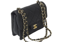 Load image into Gallery viewer, CHANEL シャネル ショルダーバッグ マトラッセチェーンショルダー20 黒 31番台 ゴールド金具 ラムスキン 美品 中古 58678