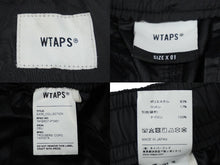Load image into Gallery viewer, WTAPS ダブルタップス 19SS リフレクター ロゴ トラック パンツ ブラック ナイロン 191BRDT-PTM02 サイズ01 美品 中古 58703