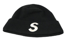 Load image into Gallery viewer, Supreme シュプリーム × New Era ニューエラ コラボ ニットキャップ S刺繍 ロゴ ビーニー アクリル ブラック 17AW 良品 中古 58710