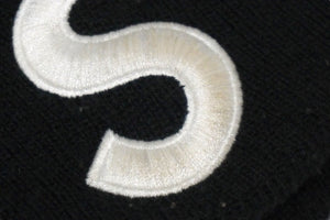 Supreme シュプリーム × New Era ニューエラ コラボ ニットキャップ S刺繍 ロゴ ビーニー アクリル ブラック 17AW 良品 中古 58710