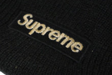 Load image into Gallery viewer, Supreme シュプリーム × New Era ニューエラ コラボ ニットキャップ S刺繍 ロゴ ビーニー アクリル ブラック 17AW 良品 中古 58710
