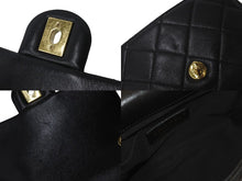 Load image into Gallery viewer, 極美品 CHANEL シャネル チェーンショルダーバッグ AS3748 マトラッセ トップハンドル ブラック ゴールド金具 中古 58746