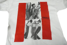Load image into Gallery viewer, Versace Jeans Couture ヴェルサーチ ブルースウェーバージーンズ クチュール フォトＴシャツ ホワイト レッド ロゴ サイズXL 美品 中古 58762