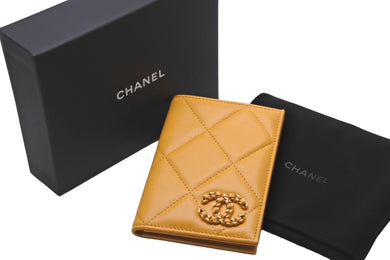 極美品 CHANEL シャネル パスポートケース ココマーク 2023-2024AW キルティング マトラッセ ラムスキン イエロー 中古 58780