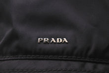 Load image into Gallery viewer, PRADA プラダ ハット 帽子 バケットハット ロゴ ブラック ポリエステル サイズL シルバー金具 美品 中古 58868
