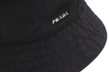 Load image into Gallery viewer, PRADA プラダ ハット 帽子 バケットハット ロゴ ブラック ポリエステル サイズL シルバー金具 美品 中古 58868