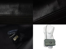Load image into Gallery viewer, CHANEL シャネル チェーンショルダーバッグ ココマーク チョコバー 6番台 2000年 デニム インディゴ シルバー金具 美品 中古 58875