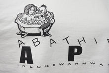 Load image into Gallery viewer, 極美品 A BATHING APE アベイシングエイプ 半袖Ｔシャツ 15周年記念 ランチボックス付き MTE-03008 サイズM 中古 58882