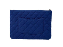 Load image into Gallery viewer, CHANEL シャネル クラッチバッグ 28番台 ココマーク キルティング キャンバス ブルー グリーン ゴールド金具 美品 中古 58900