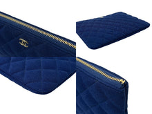Load image into Gallery viewer, CHANEL シャネル クラッチバッグ 28番台 ココマーク キルティング キャンバス ブルー グリーン ゴールド金具 美品 中古 58900