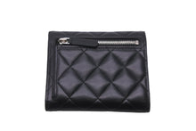 Load image into Gallery viewer, CHANEL シャネル 三つ折り財布 財布 マトラッセ ラムスキン 28番台 ココマーク シルバー金具 美品 中古 58953