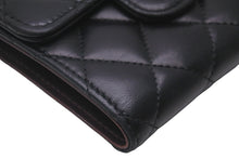 Load image into Gallery viewer, CHANEL シャネル 三つ折り財布 財布 マトラッセ ラムスキン 28番台 ココマーク シルバー金具 美品 中古 58953